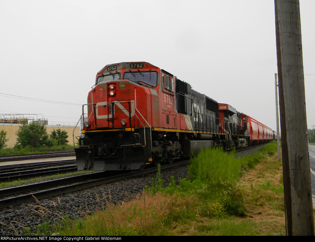 CN 5762 & CN 2808